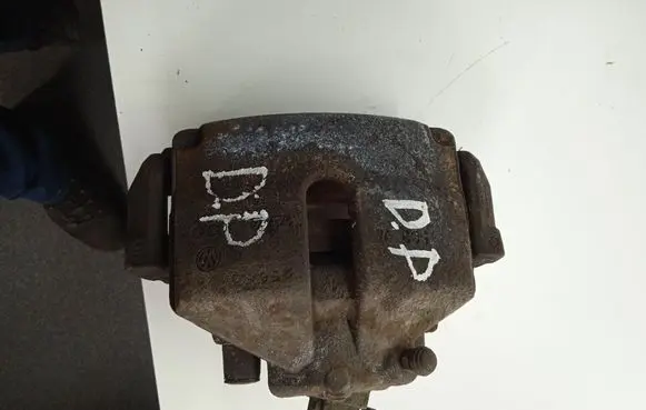 Volkswagen Touran II Front brake caliper TOURAN2011M