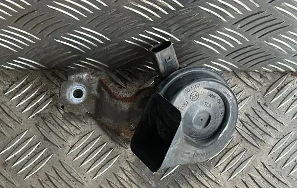 Volkswagen Scirocco Horn signal 703881157