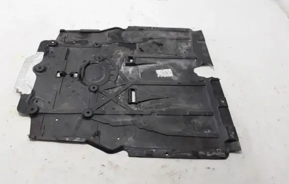 Mercedes-Benz GLA H247 Engine splash shield/under tray A2475202600