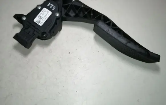 Opel Insignia A Accelerator throttle pedal 13237352