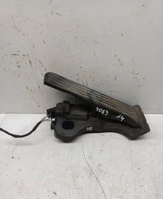 Volkswagen PASSAT B6 Accelerator throttle pedal 1K1721503L 6PV00860000