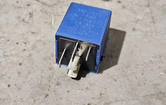 BMW 7 E38 Other relay 8364690 72KB303
