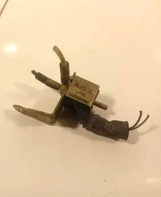 Audi A6 S6 C4 4A Turbo solenoid valve 437906283A 2575