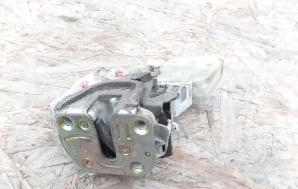 Infiniti G20 Rear door lock 825525P013