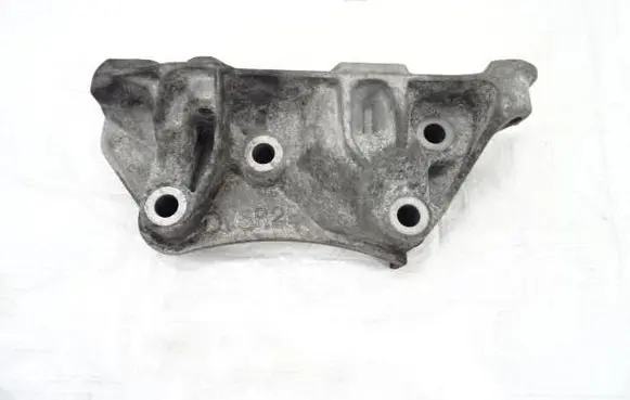 Engine mount bracket