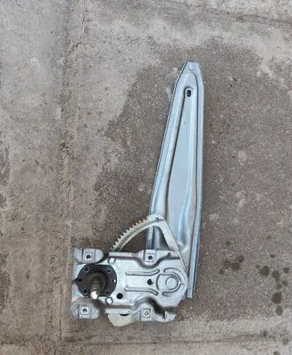 Toyota Yaris Rear door manual window regulator 