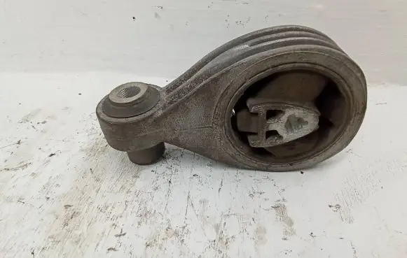 Nissan Qashqai+2 Engine mount bracket 820027722