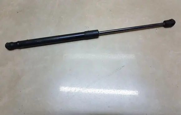 Hyundai Santa Fe Front bonnet/hood damper/strut 811602B010