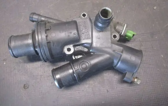 Ford Mondeo MK IV Thermostat/thermostat housing 9682141580