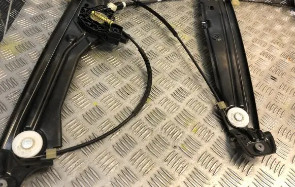 BMW 7 F01 F02 F03 F04 Front door electric window regulator 7182085
