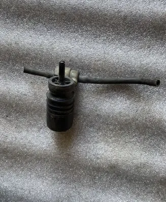 Volkswagen Transporter - Caravelle T4 Windscreen/windshield washer pump