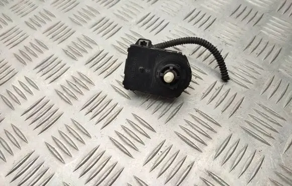Toyota Avensis T270 Headlight level adjustment motor 