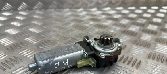 Mercedes-Benz C W203 Seat adjustment motor 820418984