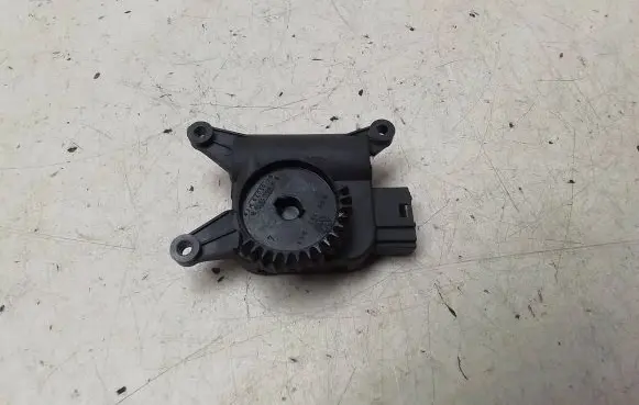Seat Ibiza III (6L) Air flap motor/actuator 0132801357