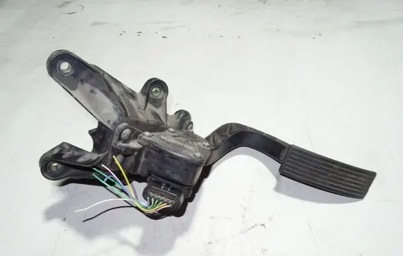 Hyundai Sonata Accelerator throttle pedal 327263K100