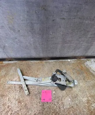 Chevrolet Aveo Front door manual window regulator 