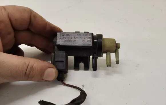 Volkswagen PASSAT B6 Turbo solenoid valve 1K0906627A