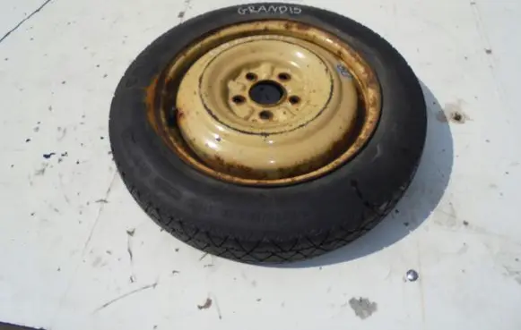 Mitsubishi Grandis Quarter panel pressure vent 