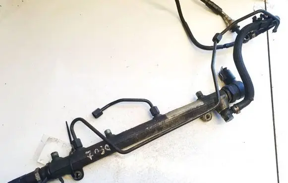 Mercedes-Benz C W203 Fuel main line pipe a6460700295 0445214073