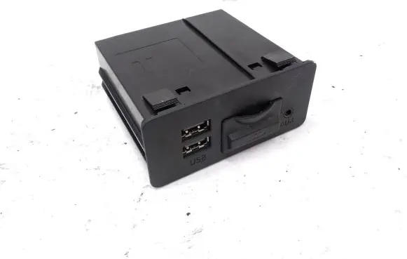 Mazda 3 III USB socket connector 904532410346