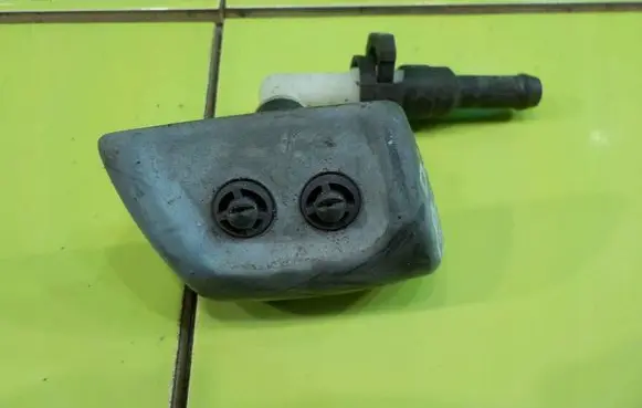 Volkswagen Scirocco Headlight washer pump PRZOD