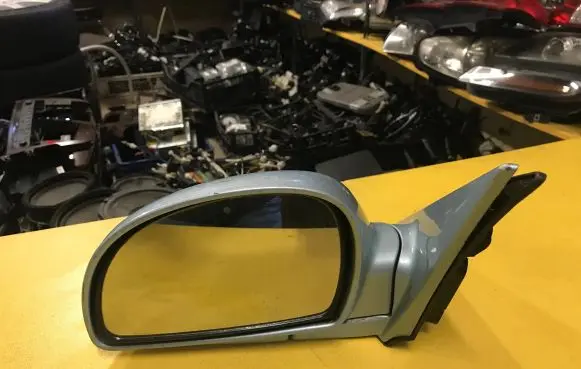 Hyundai Accent Front door electric wing mirror