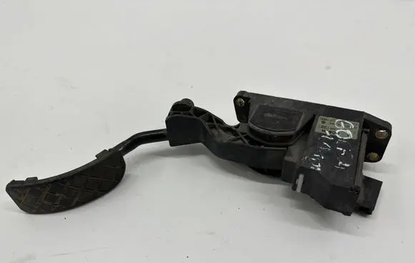 Volkswagen Golf IV Accelerator throttle pedal
