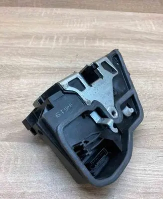 BMW 5 E60 E61 Front door lock 7154619 154619
