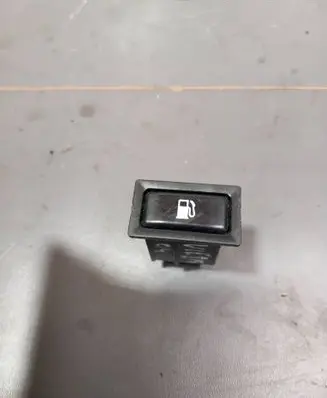 Toyota Avensis T250 Fuel tank opening switch 156795