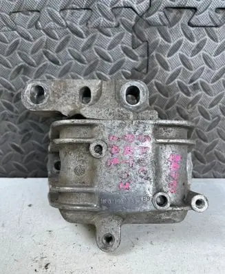 Skoda Octavia Mk2 (1Z) Engine mount bracket 1K0199262BB