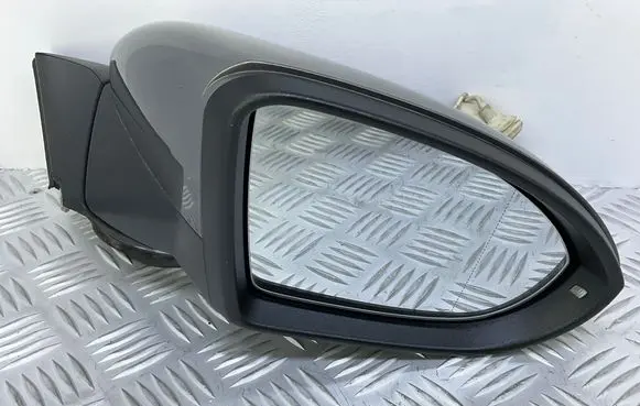 Volkswagen Golf VII Front door electric wing mirror 
