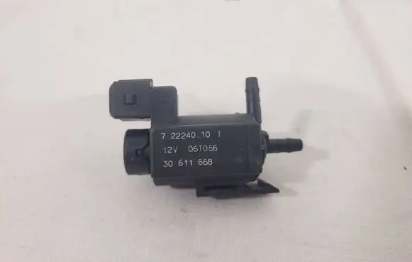 Volvo XC70 Turbo solenoid valve 72224010 30611668 06T066