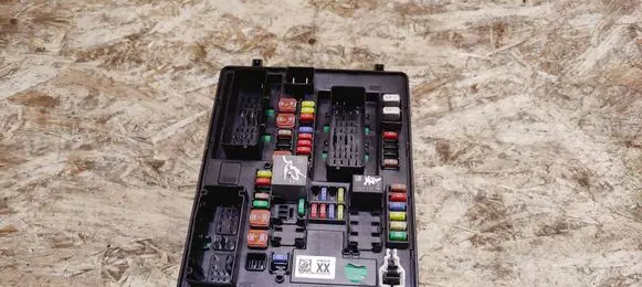 Cadillac SRX Fuse module 2078823402 23214423110