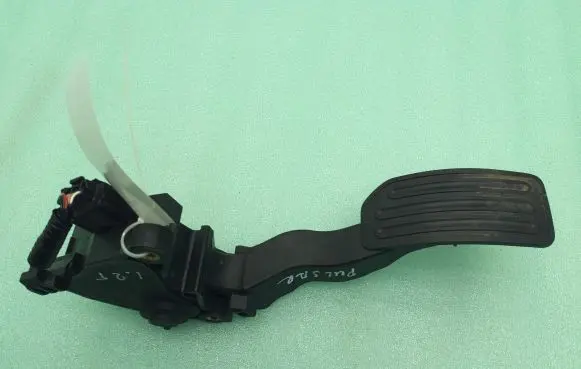 Nissan Pulsar Accelerator throttle pedal 180021HMOB