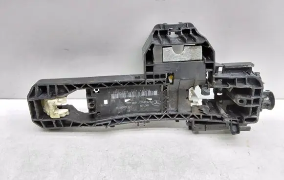 Mercedes-Benz C W204 Rear door exterior handle/bracket A2047601634