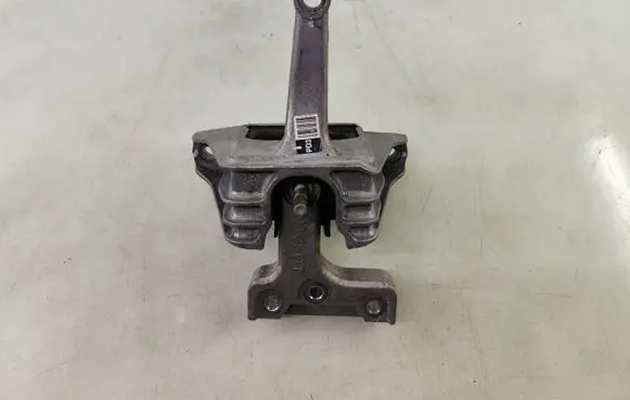 Hyundai i30 Engine mount bracket 21812G4000