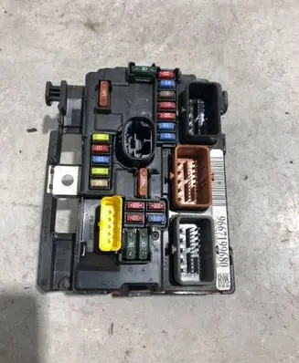 Peugeot 207 Fuse module 9667199680