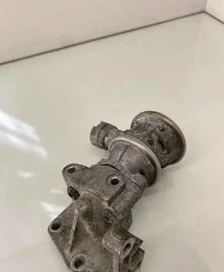 Volkswagen Golf V EGR valve 06A131351F