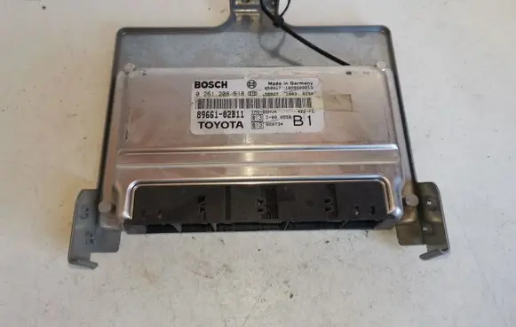 Toyota Corolla E120 E130 Engine control unit/module 8966102B11 0261208518