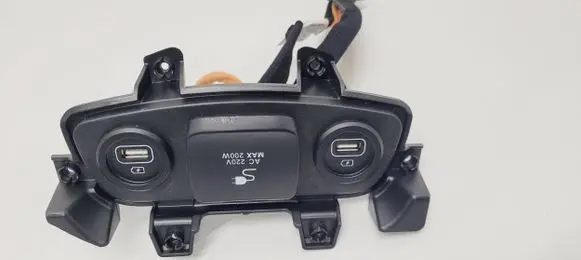 Hyundai Santa Fe USB socket connector 96125S1200 95260s1600 96126s1550