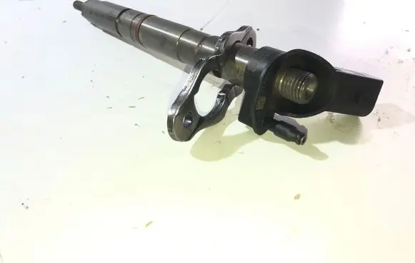 Audi A8 S8 D3 4E Fuel injector 059130277AH
