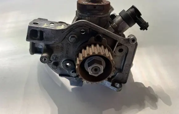 Ford Fiesta Fuel injection high pressure pump CV2Q9A543AA 0445010077