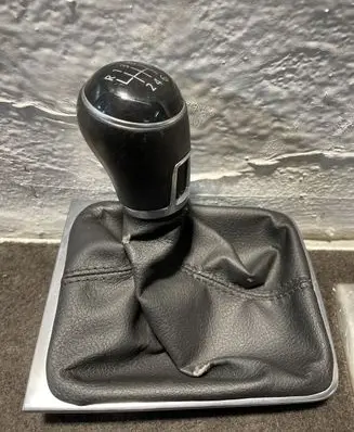 Volkswagen PASSAT B7 Gear lever shifter trim leather/knob 3AA711113F