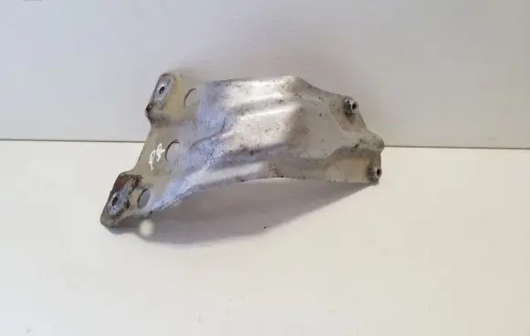 Volkswagen Eos Fender mounting bracket 1Q0821136