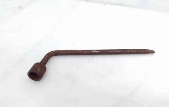 Ford Ranger Wheel nut wrench 