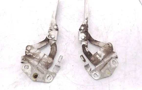 Volkswagen PASSAT B7 Engine bonnet/hood hinges 3AA823302 3AA823301
