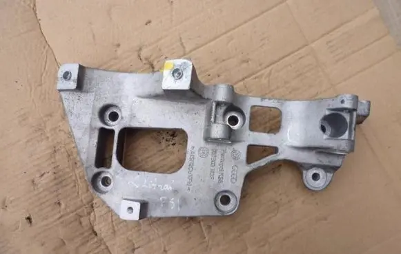 Volkswagen Golf V Engine mounting bracket 06F903143F VD311
