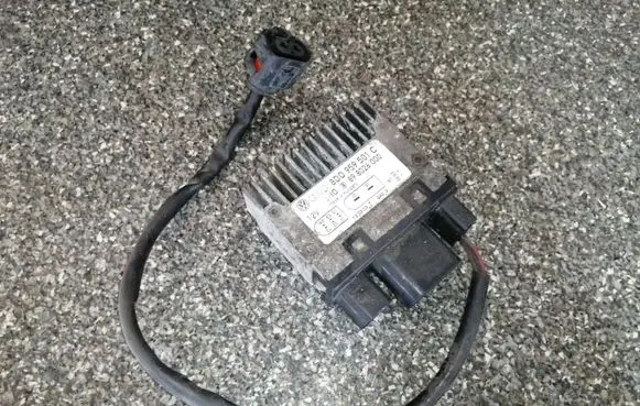 Audi A6 S6 C5 4B Coolant fan relay 8D0959501C
