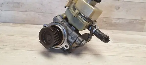 Mazda 5 Power steering pump 