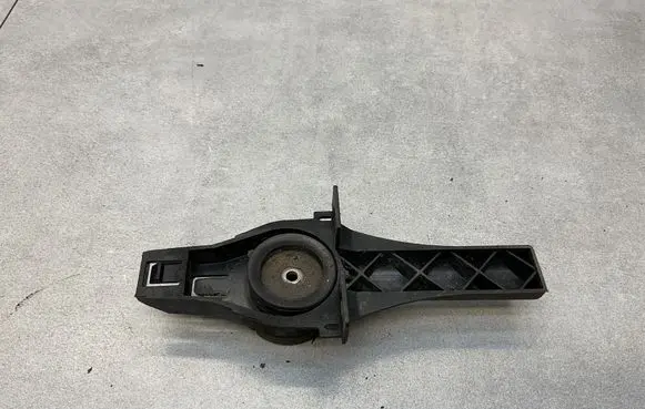 Audi Q3 8U Radiator mount bracket 8K0805201A
